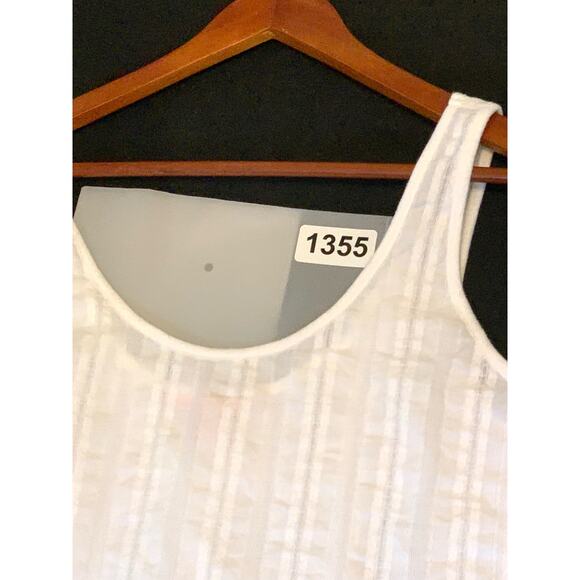 Victorias Secret Womens Top White Sz Large Delicate Tank Style 5” Bottom Ruffle - Picture 10 of 10